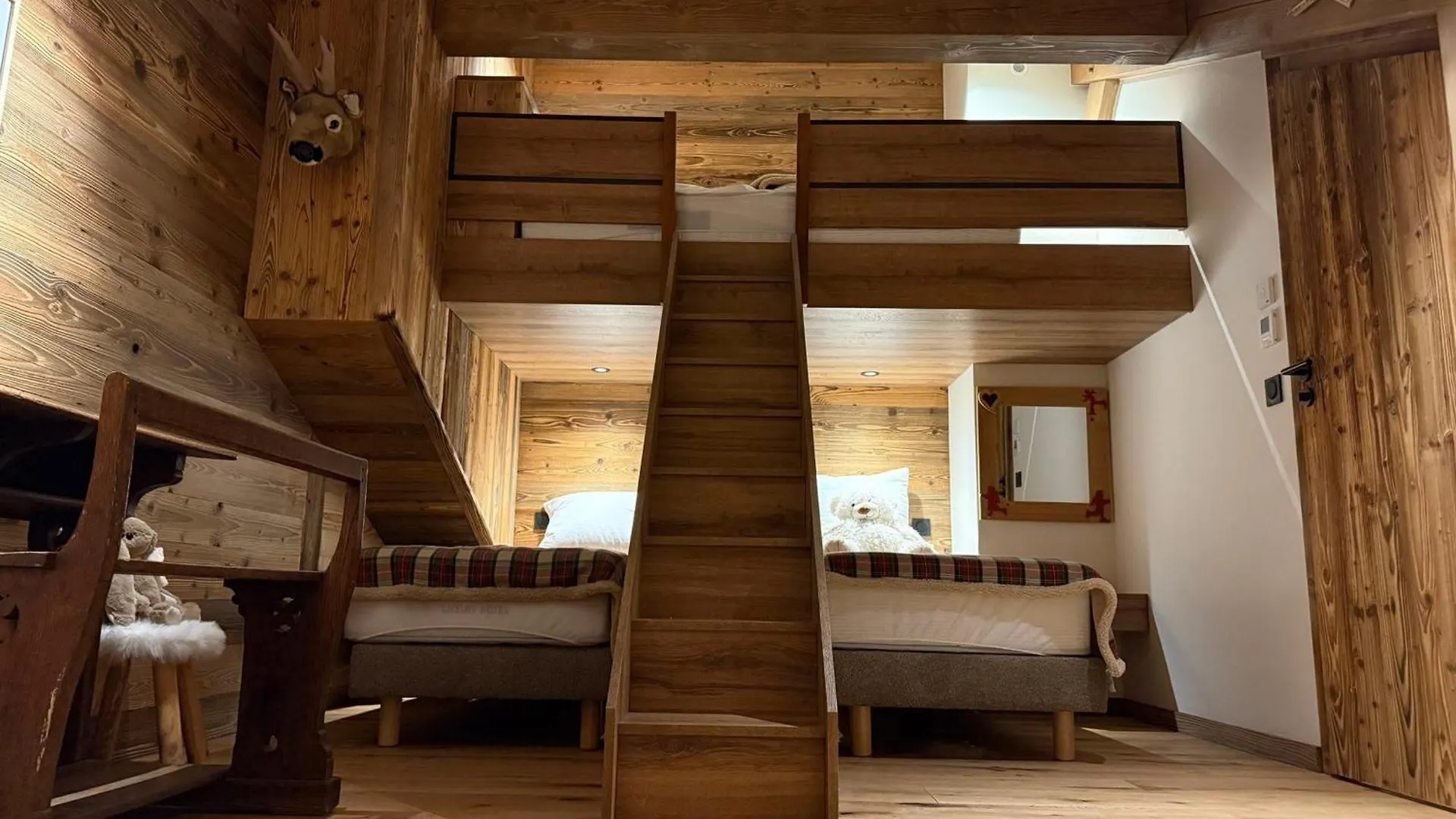 Demi-Chalet Moderne 4 Chambres + Dortoir, Terrasse, Garage - La Clusaz - Fr-1-459-238 شاليه